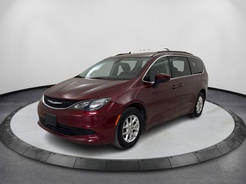 Used 2018 Chrysler Pacifica LX image 1