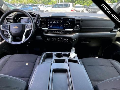 Used 2024 Chevrolet Silverado 1500 LT AWD/4WD image 7
