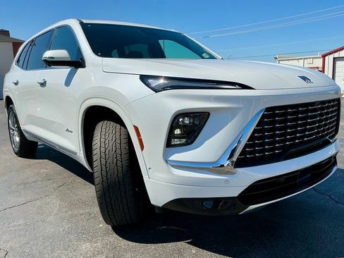 Used 2025 Buick Enclave Avenir w/ Super Cruise Package image 3