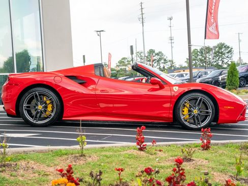 Used 2018 Ferrari 488 Spider RWD image 10