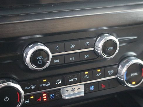 Used 2023 Ford F250 Lariat w/ Sport Appearance Package AWD/4WD image 23