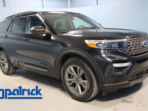 Used 2021 Ford Explorer XLT w/ Equipment Group 202A AWD/4WD image 1