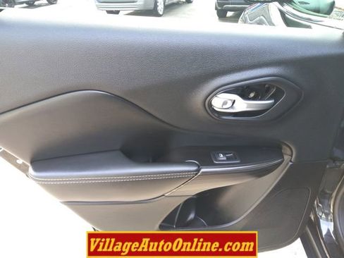 Used 2014 Jeep Cherokee Limited w/ Technology Group image 28