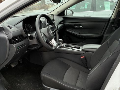 Used 2025 Nissan Sentra SV image 7