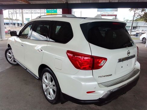 Used 2019 Nissan Pathfinder SL w/ SL Premium Package FWD image 4