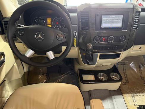 Used 2017 Mercedes-Benz Sprinter 3500 image 86