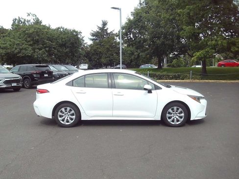 Used 2020 Toyota Corolla LE FWD image 6