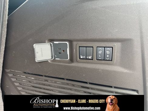 Used 2024 GMC Yukon SLT w/ SLT Luxury Package AWD/4WD image 22