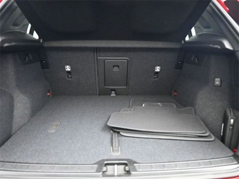 Used 2023 Volvo XC40 B5 Plus w/ Protection Package Premier image 29