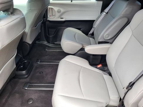 Used 2025 Toyota Sienna XLE AWD/4WD image 23