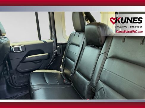 Used 2019 Jeep Wrangler Unlimited Sahara w/ Dual Top Group AWD/4WD image 36