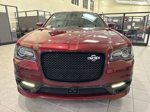 Used 2023 Chrysler 300 C image 3