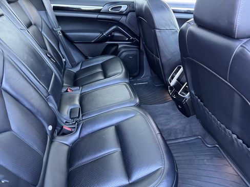Used 2017 Porsche Cayenne S Platinum image 14