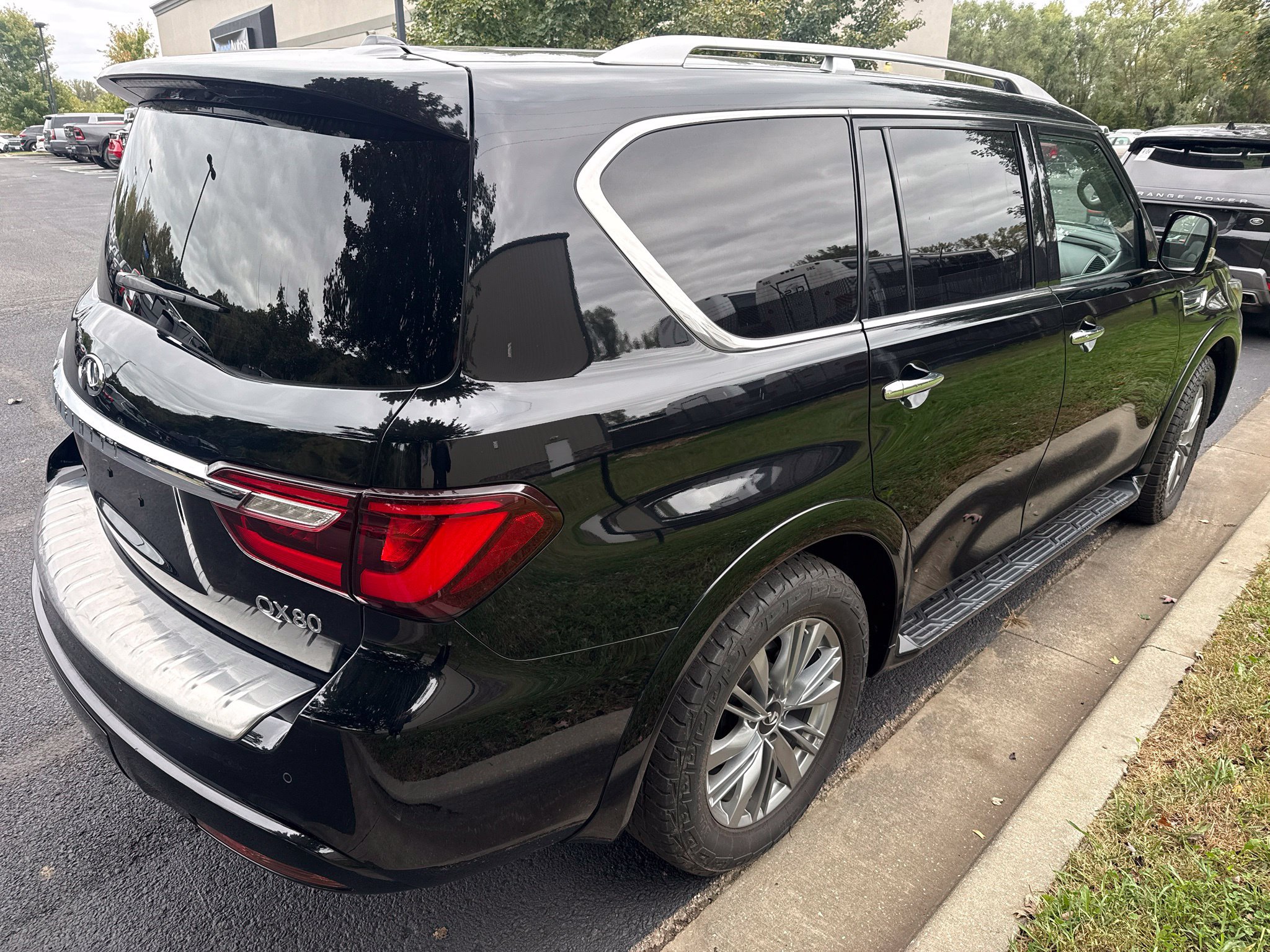 Used 2021 INFINITI QX80 Luxe AWD/4WD image 5