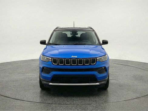 Used 2025 Jeep Compass Limited AWD/4WD image 2