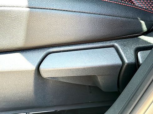 Certified 2025 Nissan Kicks SR FWD image 14