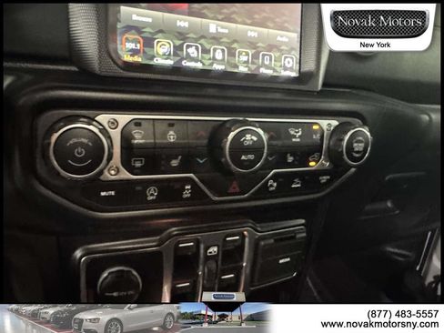 Used 2022 Jeep Wrangler Unlimited Sahara w/ Cold Weather Group AWD/4WD image 18