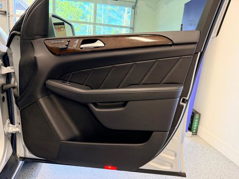 Used 2015 Mercedes-Benz GL 450 4MATIC image 27