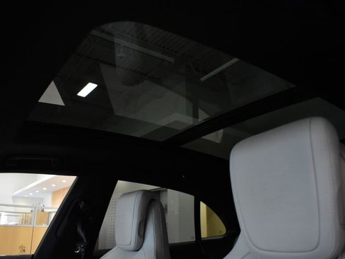 Used 2025 Porsche Macan 4S Electric AWD/4WD image 30