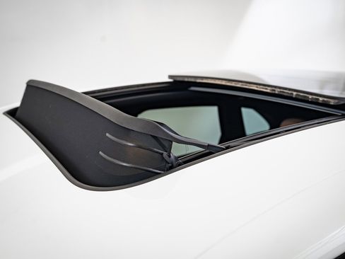 Certified 2024 Porsche Macan image 15