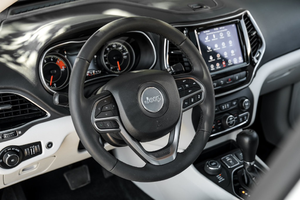 Used 2021 Jeep Cherokee Limited AWD/4WD image 4