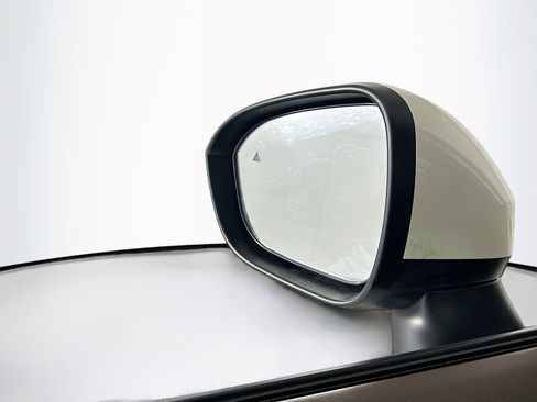 Used 2023 Nissan Rogue SV image 16