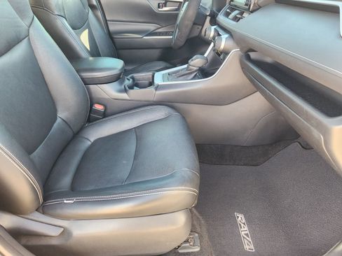 Used 2019 Toyota RAV4 XLE image 17