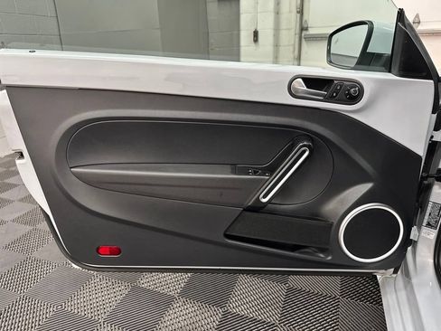 Used 2019 Volkswagen Beetle 2.0T SE FWD image 21