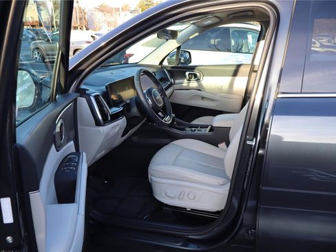 Certified 2025 Kia Sorento S image 15