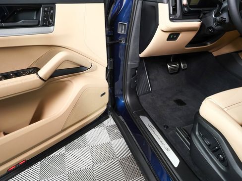 New 2026 Porsche Cayenne S image 8