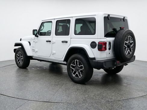 Used 2025 Jeep Wrangler Sahara image 6