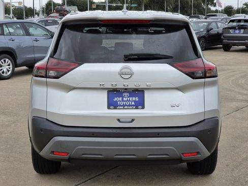 Used 2023 Nissan Rogue SV FWD image 8