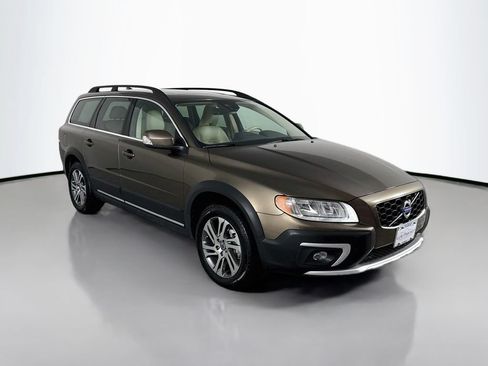 Used 2015 Volvo XC70 3.2 Premier w/ Protection Package AWD/4WD image 7