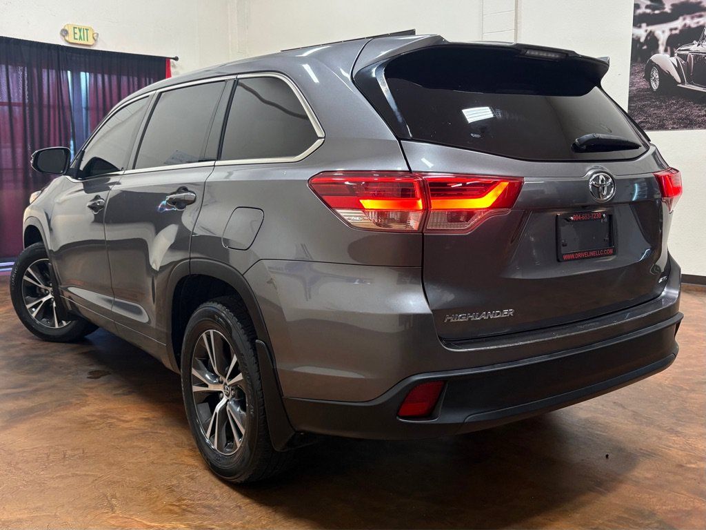 Used 2018 Toyota Highlander LE AWD/4WD image 2