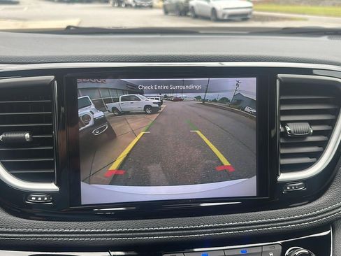 New 2026 Chrysler Pacifica Select image 31