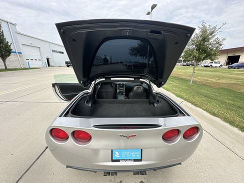 Used 2006 Chevrolet Corvette Coupe w/ Preferred Equipment Group RWD image 22