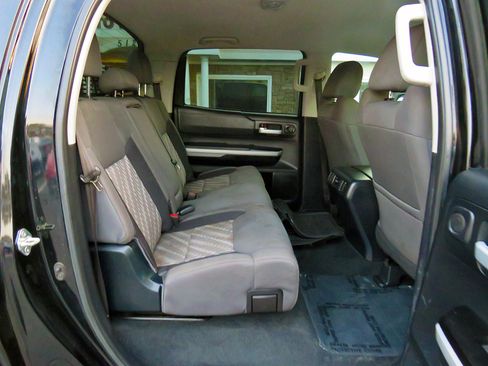 Used 2018 Toyota Tundra SR5 image 18