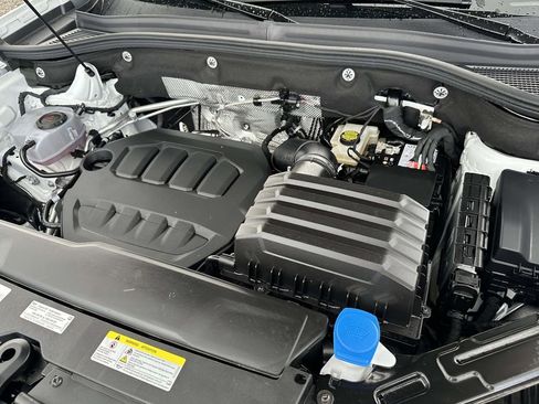 Certified 2025 Volkswagen Atlas Cross Sport SEL R-Line image 10