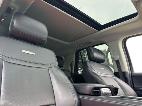Used 2025 Ford Expedition Max Platinum AWD/4WD image 17