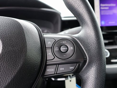 Used 2025 Toyota Corolla LE image 27