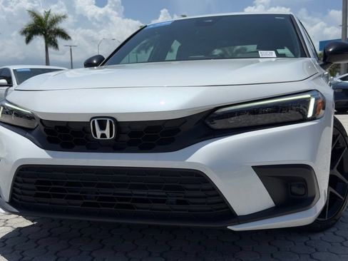 Used 2024 Honda Civic Sport image 2