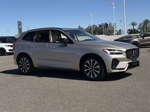 Used 2023 Volvo XC60 B5 Plus w/ Climate Package image 4