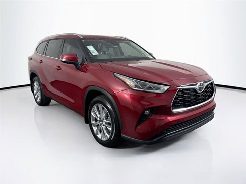 Certified 2026 Toyota Highlander Limited AWD/4WD image 10
