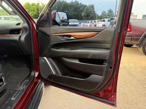 Used 2017 Cadillac Escalade Luxury RWD image 11