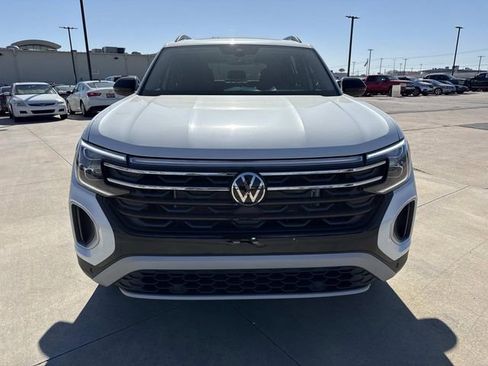 New 2026 Volkswagen Atlas Peak Edition image 9