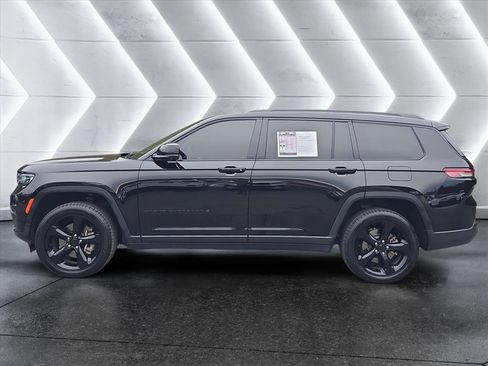 Used 2024 Jeep Grand Cherokee L Limited w/ Luxury Tech Group II image 2