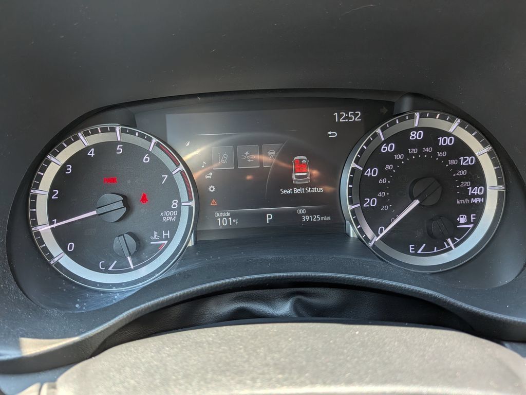 Used 2023 Toyota Highlander LE FWD image 16