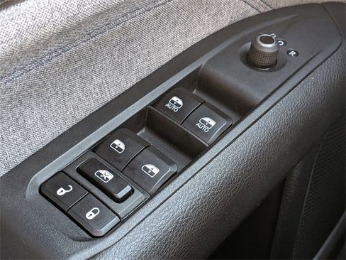 Used 2024 Jeep Compass Latitude image 25