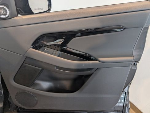 Used 2024 Land Rover Range Rover Evoque Dynamic SE image 33