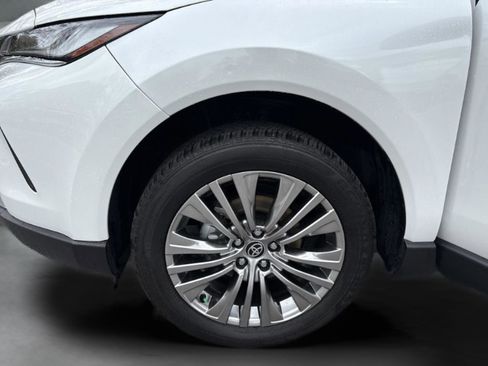 Used 2023 Toyota Venza Limited image 25